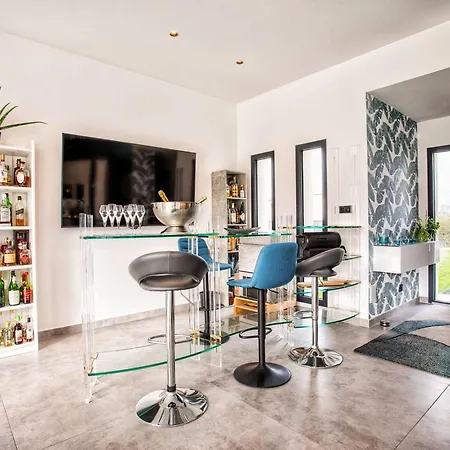 Maison Elegante Avec Jacuzzi, Confort Moderne Et Histoire A - Fr-1-788-44 Ranville