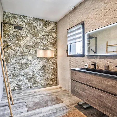 Maison Elegante Avec Jacuzzi, Confort Moderne Et Histoire A - Fr-1-788-44 * Ranville