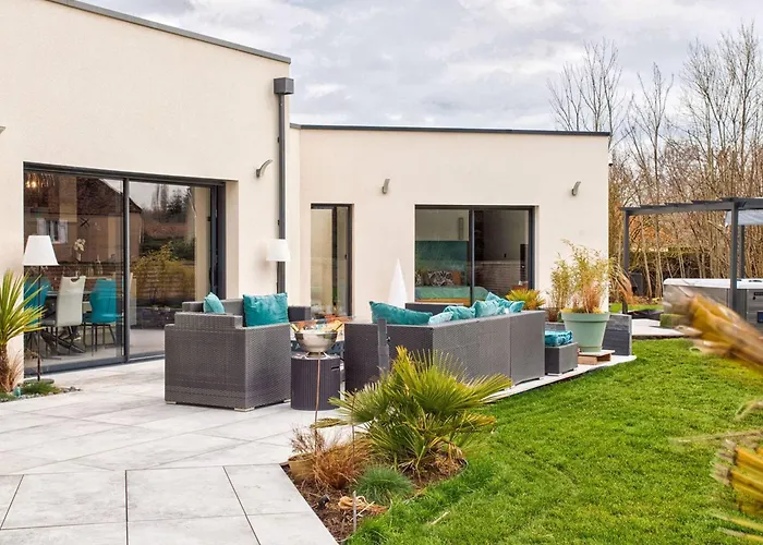 Dom wakacyjny Maison Elegante Avec Jacuzzi, Confort Moderne Et Histoire A - Fr-1-788-44 Ranville