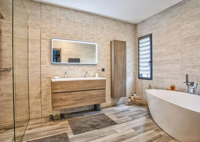 別荘 Maison Elegante Avec Jacuzzi, Confort Moderne Et Histoire A - Fr-1-788-44