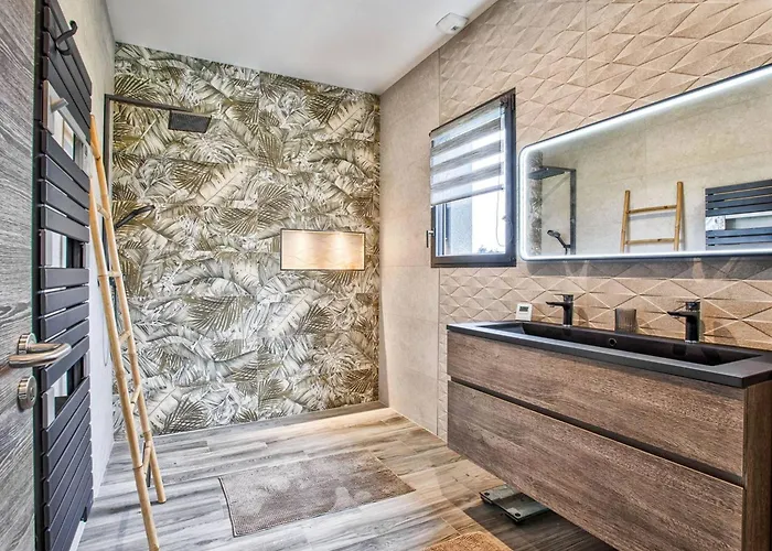 Maison Elegante Avec Jacuzzi, Confort Moderne Et Histoire A - Fr-1-788-44 * Ranville